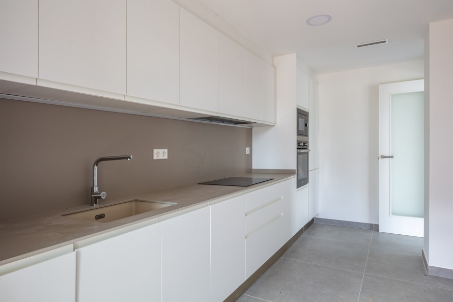 2 Slaapkamers - — 7/24