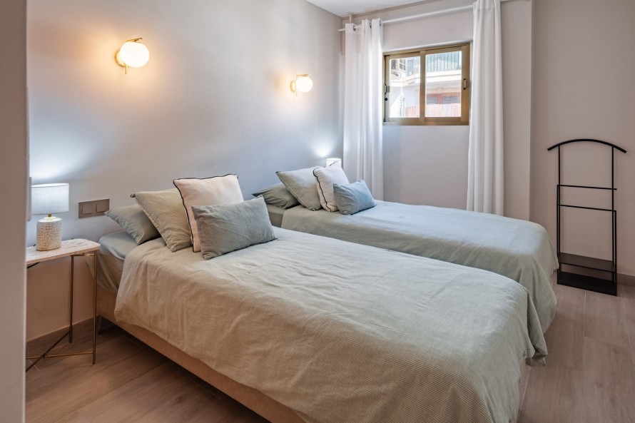 2 Slaapkamers - — 14/21