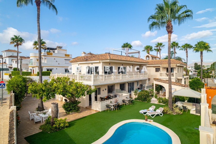 15 Dormitorios - Albir