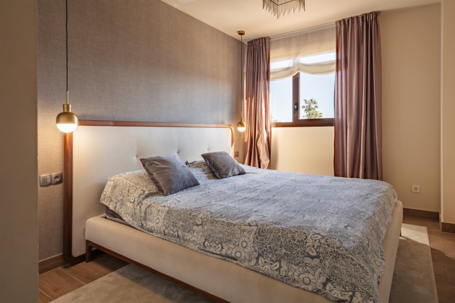 2 Slaapkamers - — 18/37