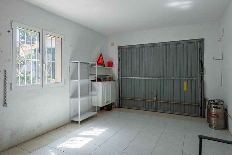 4 Slaapkamers - — 25/33