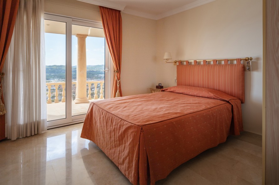 6 Chambres - — 18/35