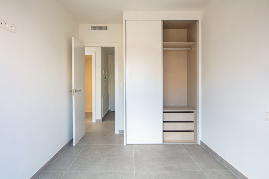 2 Slaapkamers - — 12/24