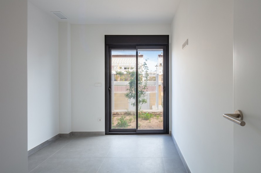 2 Slaapkamers - — 14/24