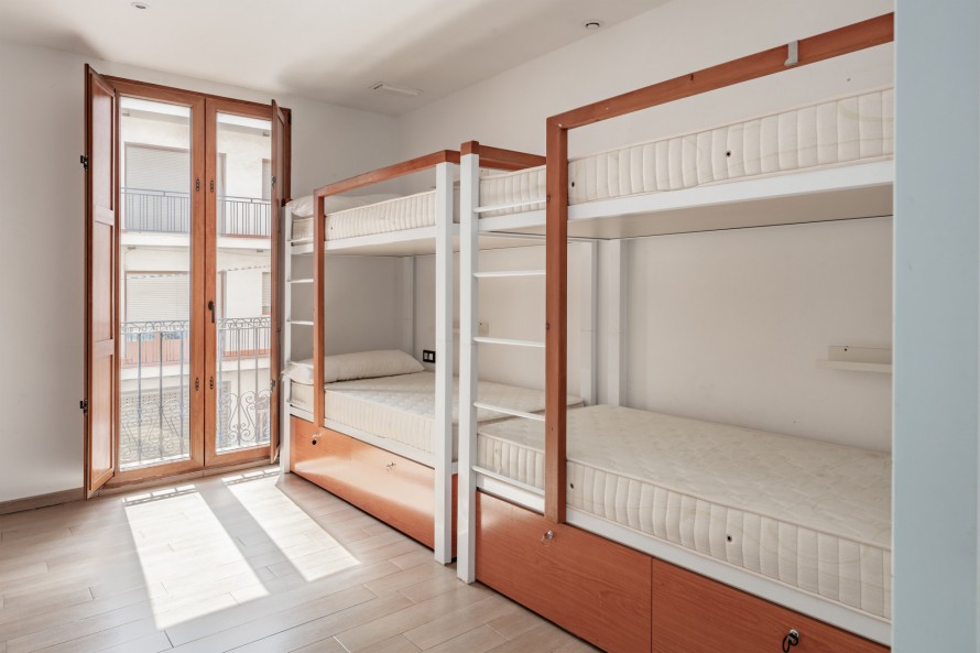 8 Slaapkamers - — 33/43