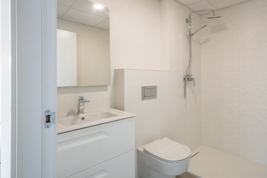 2 Slaapkamers - — 13/24