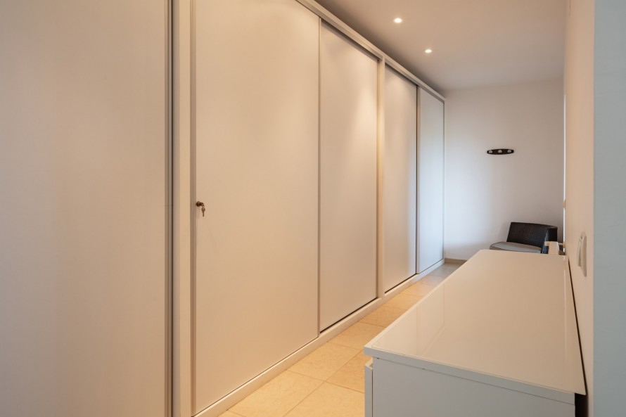 4 Slaapkamers - — 23/36