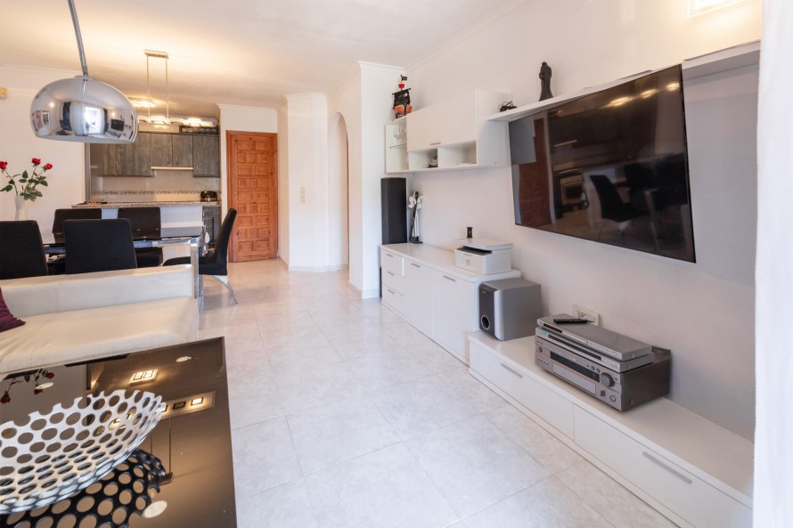 2 Slaapkamers - — 4/30