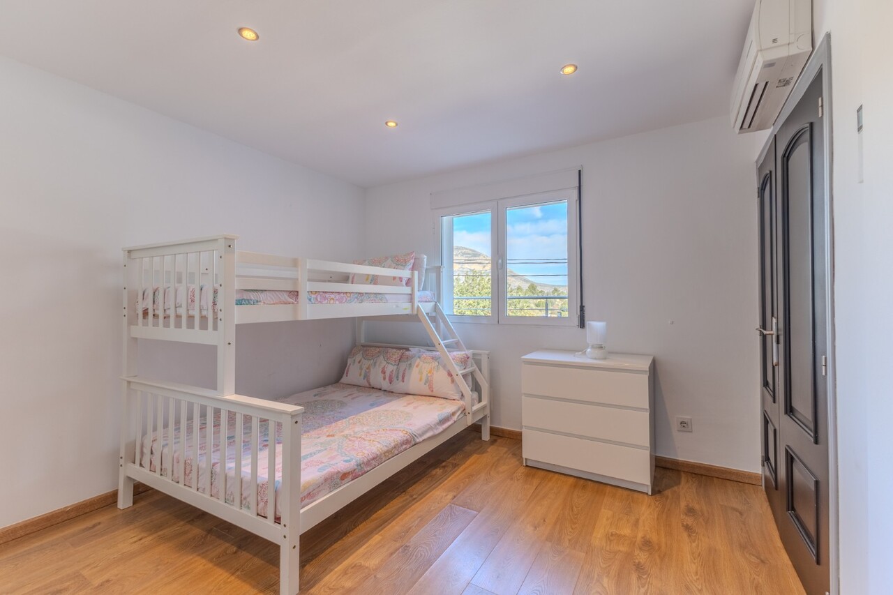 7 Dormitorios - Jávea — 25/50