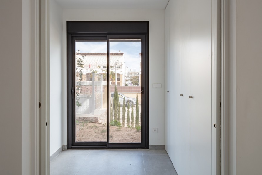 2 Slaapkamers - — 10/24