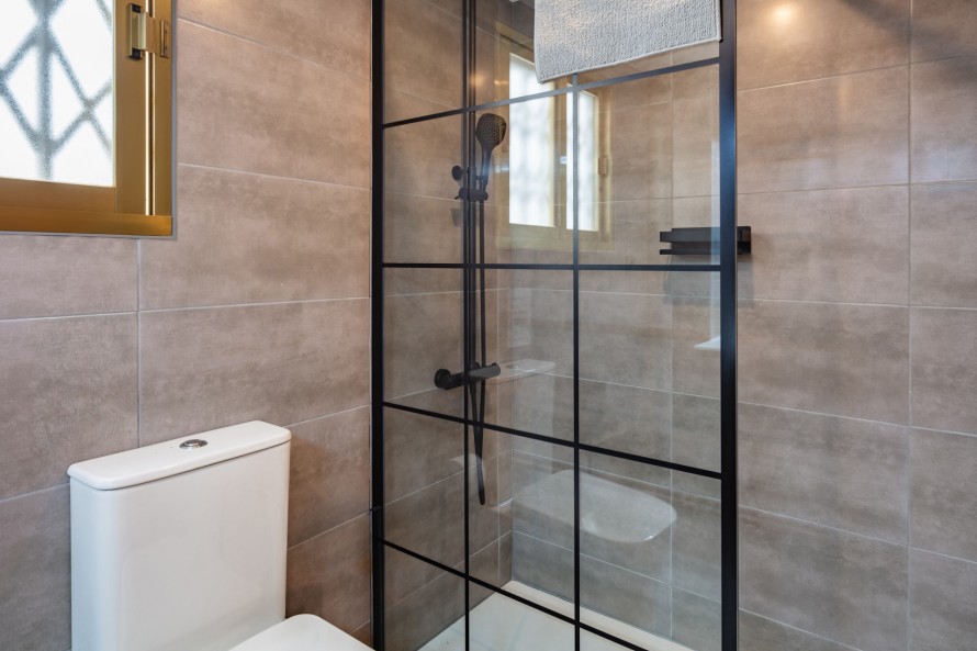 2 Slaapkamers - — 19/21
