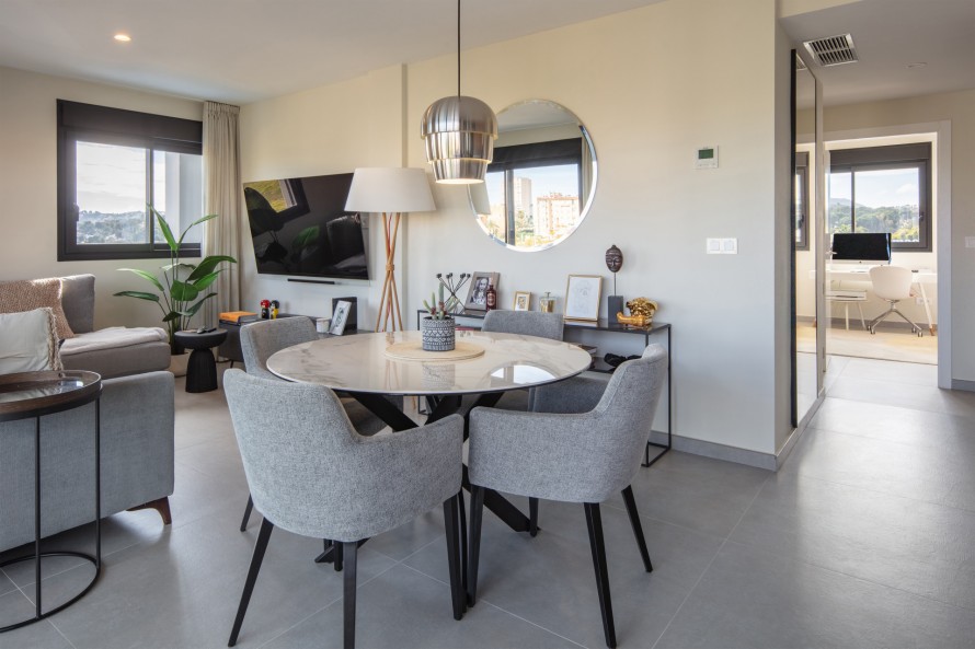 2 Slaapkamers - — 6/23