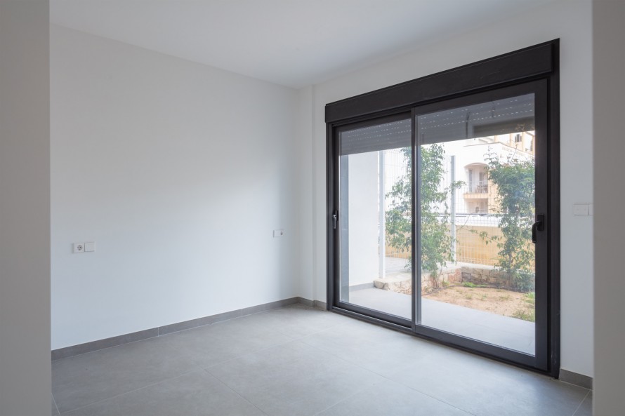 2 Slaapkamers - — 16/24