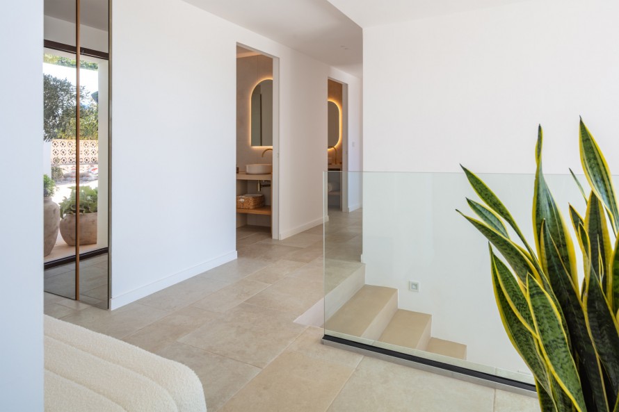 4 Slaapkamers - — 33/50