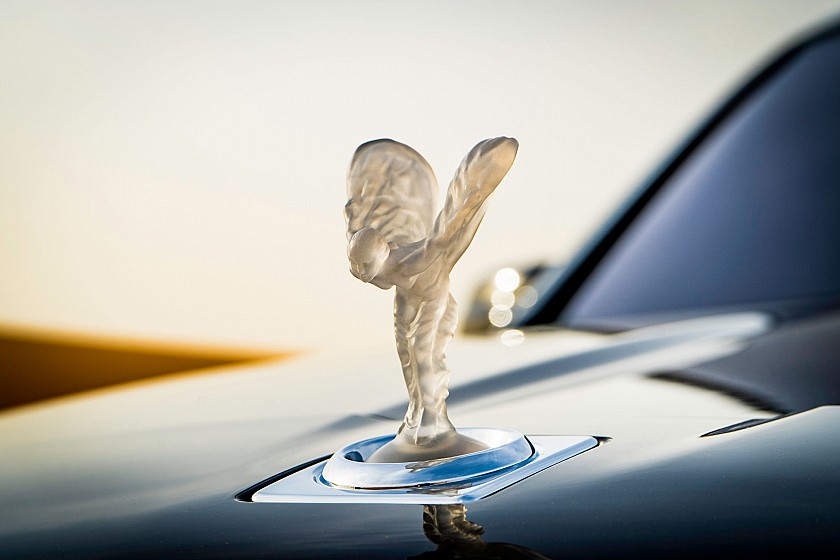 ROLLS-ROYCE CULLINAN: UNA AVENTURA EN EL DESIERTO 