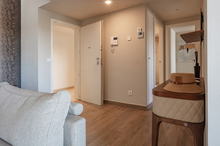 2 Slaapkamers - — 7/37